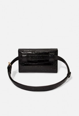 L. Theme Park Ready Belt Bag - Black