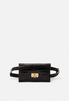 L. Theme Park Ready Belt Bag - Black